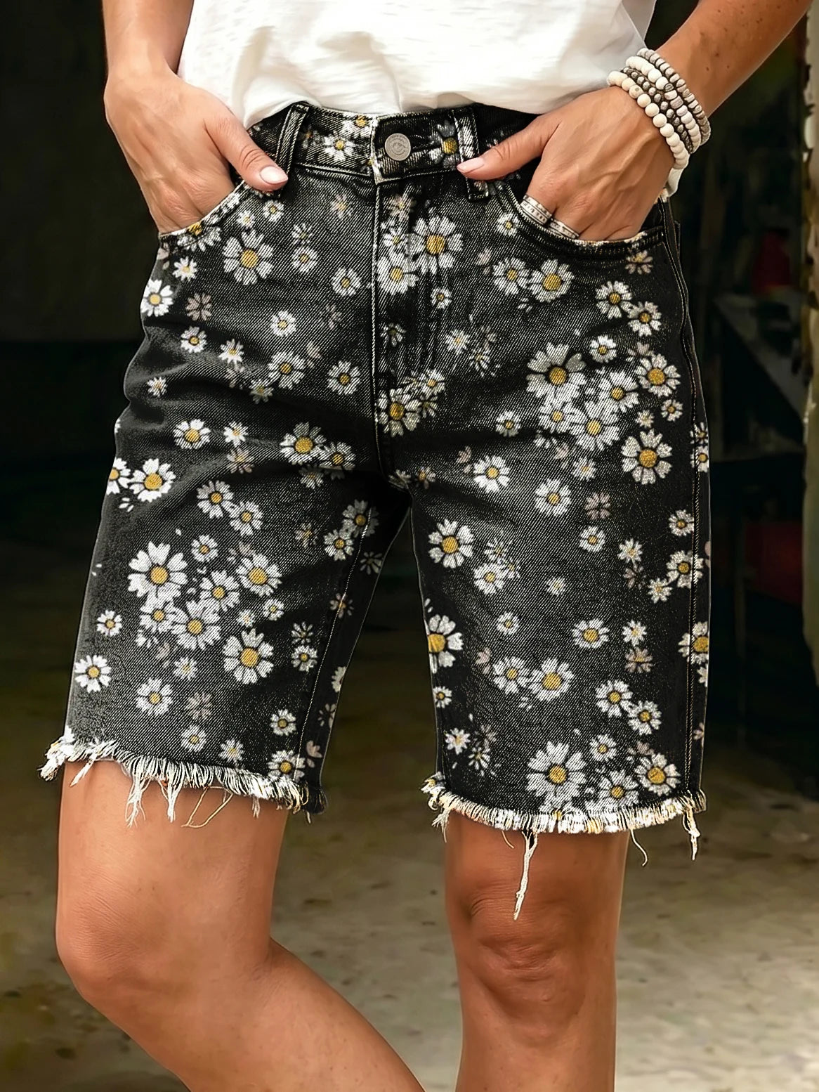 Women's Fashion Black Daisies Casual Frayed-edge Denim Shorts With Artistic Print