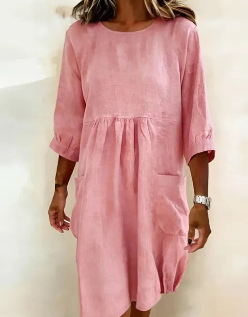 Fashionable, casual, minimalist, loose-fitting dress with three-quarter sleeves